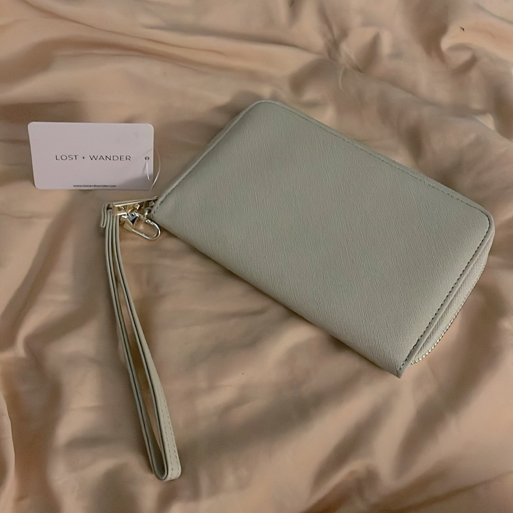 LOST‎ + WANDER Worryfree Passport Wallet NWT with detachable wristband.